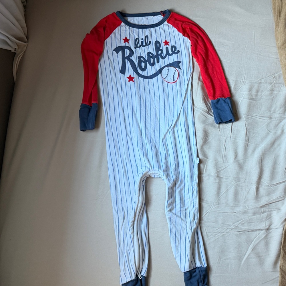 Little sleepies 'Little Rookie' crescent zippy